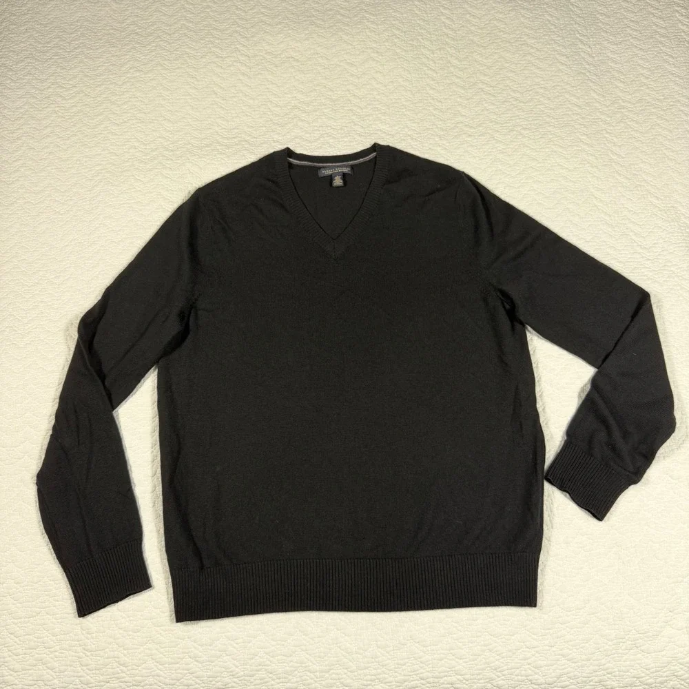 Banana Republic Sweater Mens L Black 100%‎ Merino Wool V-Neck Classic Knit NWOT